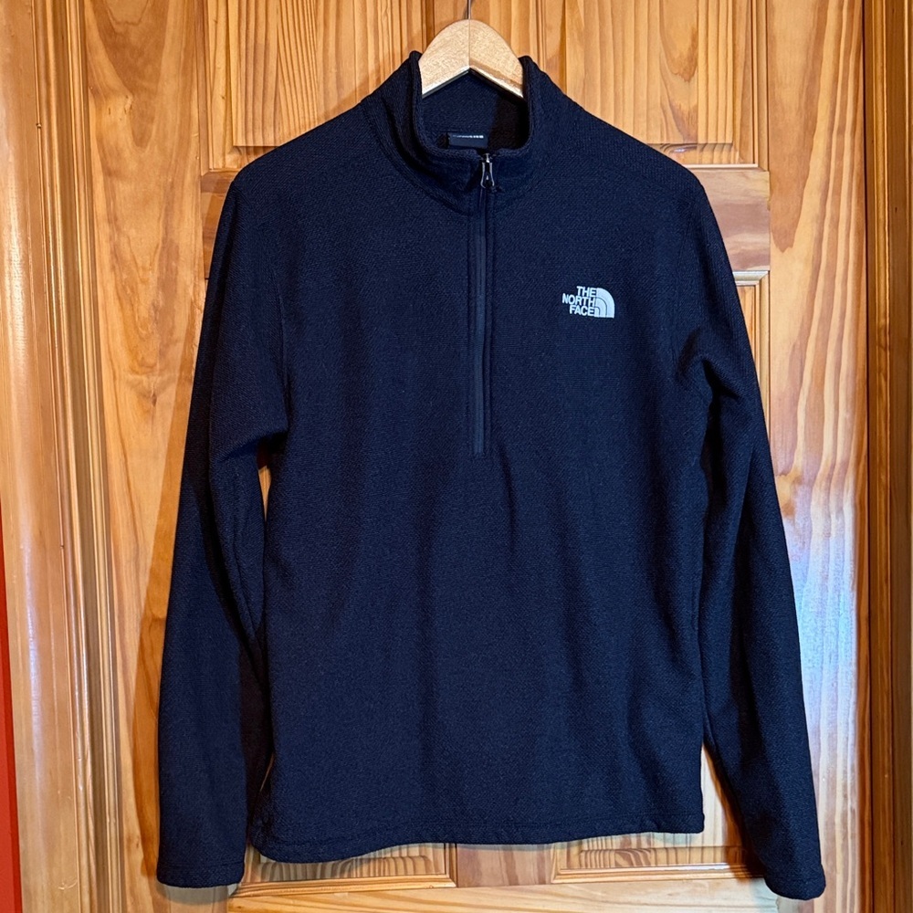 The North Face Men’s textured cap rock quarter-zip pullover in black